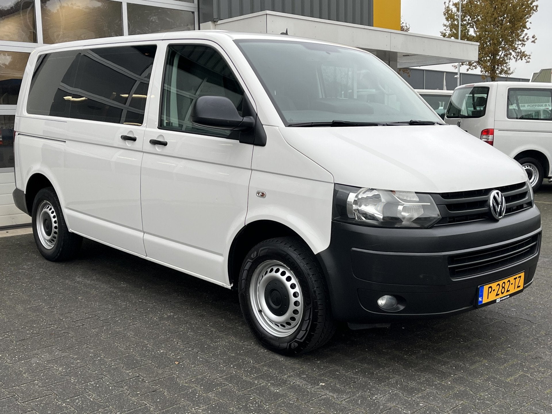 Volkswagen Transporter Kombi 2.0 TDI 140 pk DSG Automaat L1H, Auto's, Euro 5, Stof, Gebruikt, 255 €/maand