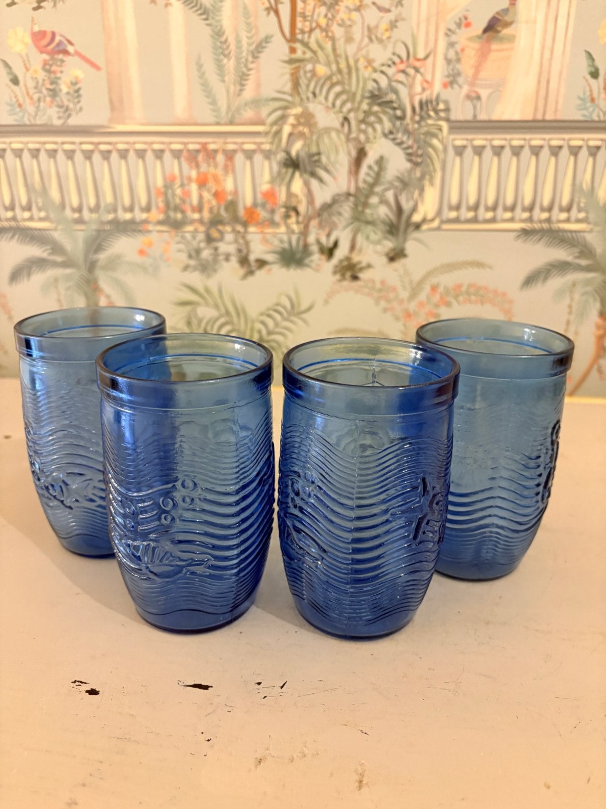 4 Vintage Kobaltblauwe Glazen met Zeedieren Reliëf, Antiek en Kunst, Ophalen of Verzenden