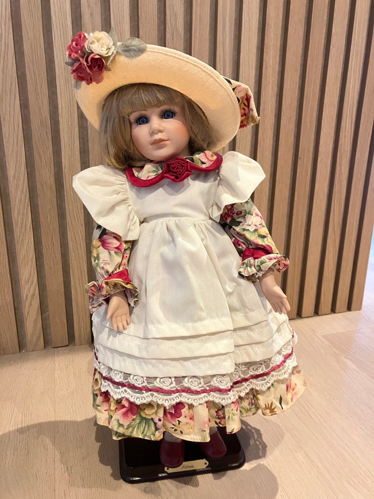 Vintage porcelein doll Rebecca, Ophalen of Verzenden, Zo goed als nieuw, Pop