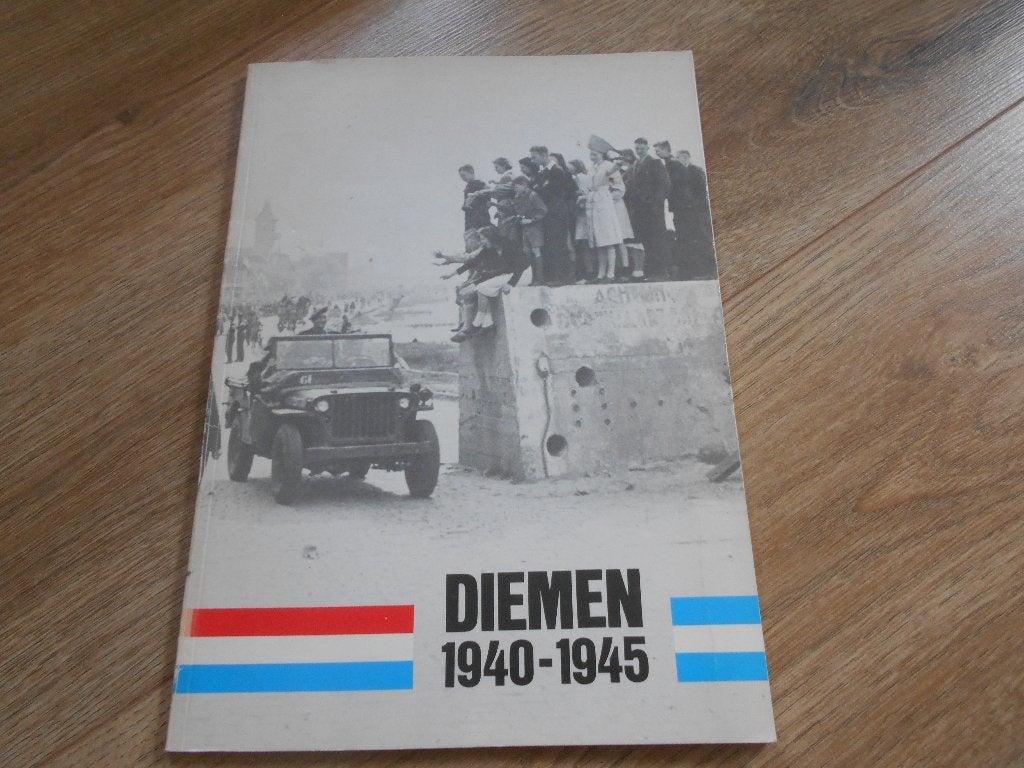 J. F. Reurekas Diemen 1940-1945, Ophalen of Verzenden, Tweede Wereldoorlog, Zo goed als nieuw, Overige onderwerpen