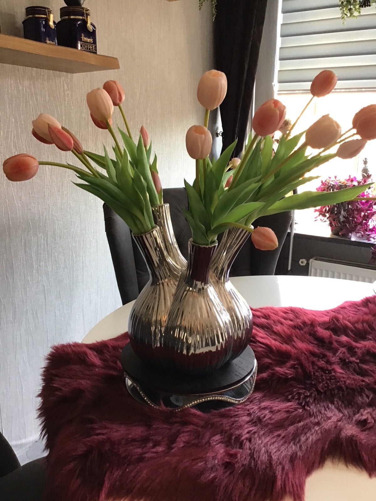 Grote tulpenvaas met kunsttulpen, 26 x 23, Huis en Inrichting, Woonaccessoires | Vazen, Ophalen, Overige materialen, Inclusief decoratie