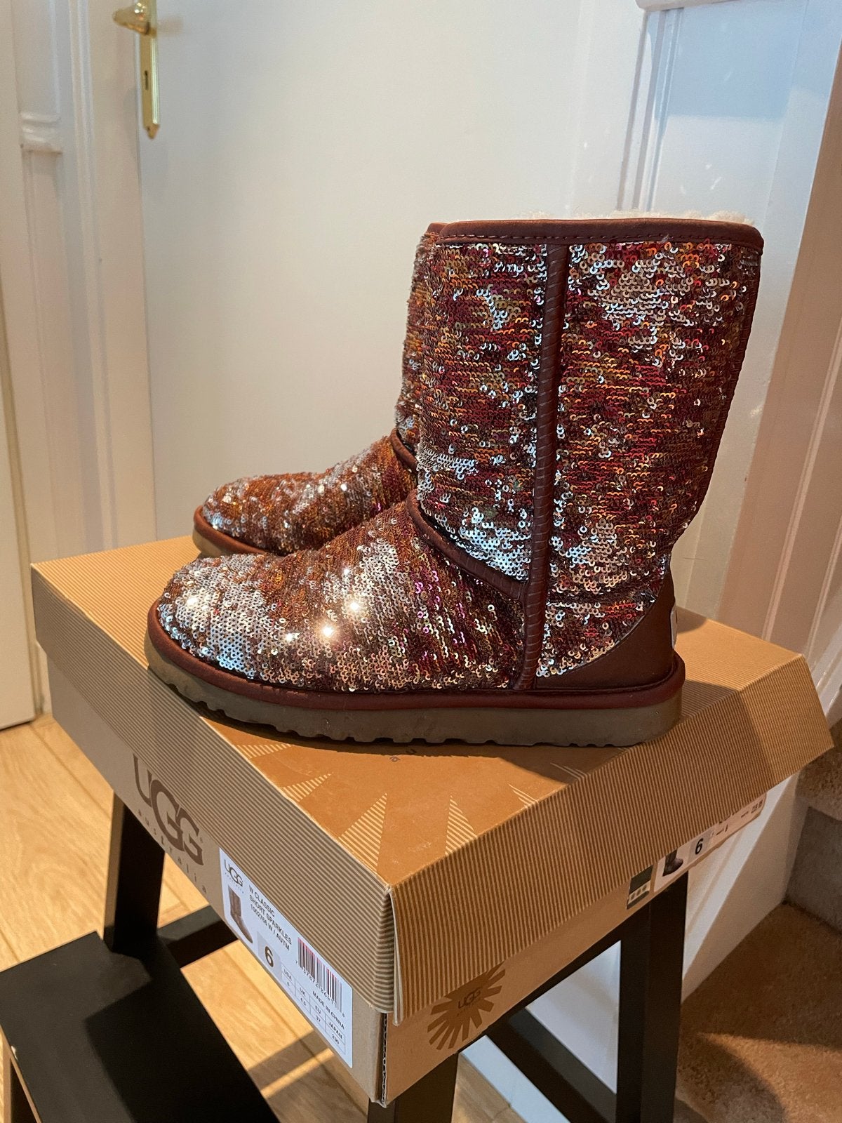 UGG Classic Short Sparkles mt 37 Glitter, Ophalen of Verzenden, Zo goed als nieuw, Bruin, Lage of Enkellaarzen
