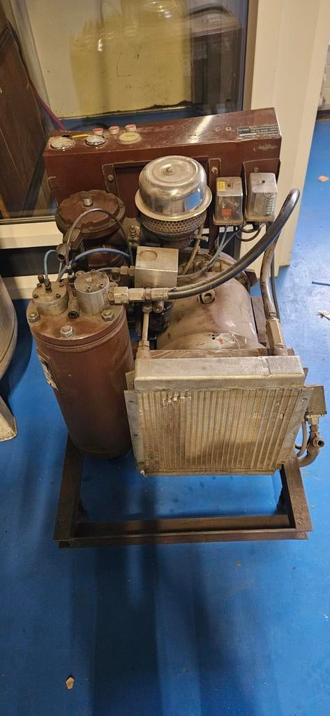 Schroefcompressor, Doe-het-zelf en Verbouw, Compressors, Ophalen, Gebruikt, 800 liter/min of meer, 6 tot 10 bar