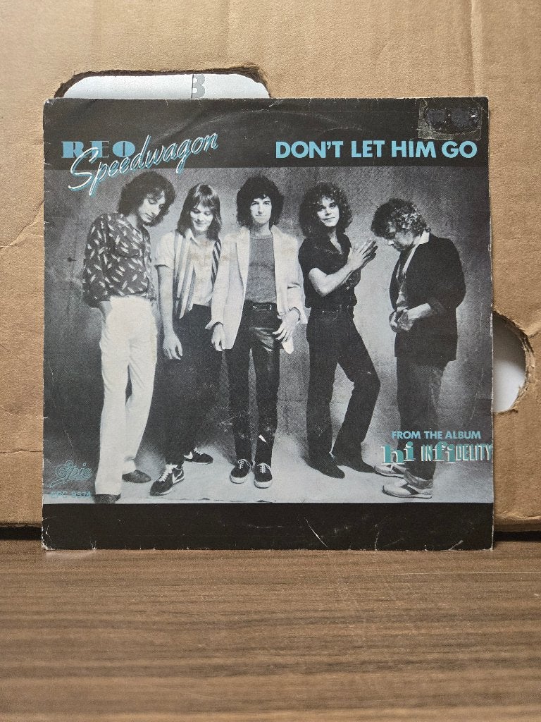 REO Speedwagon - Don't let him go, 7 inch, Ophalen of Verzenden, Zo goed als nieuw, Beschermende buitenhoes