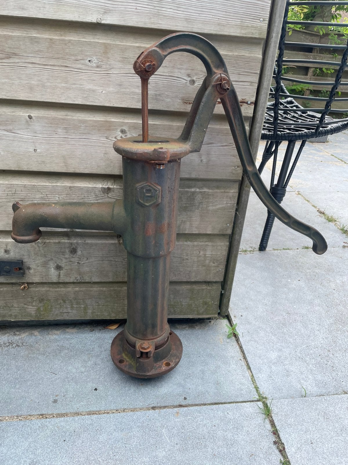 Handpomp gietijzer met rondflens, Tuin en Terras, Ophalen, Gebruikt, Handmatig, Overige typen