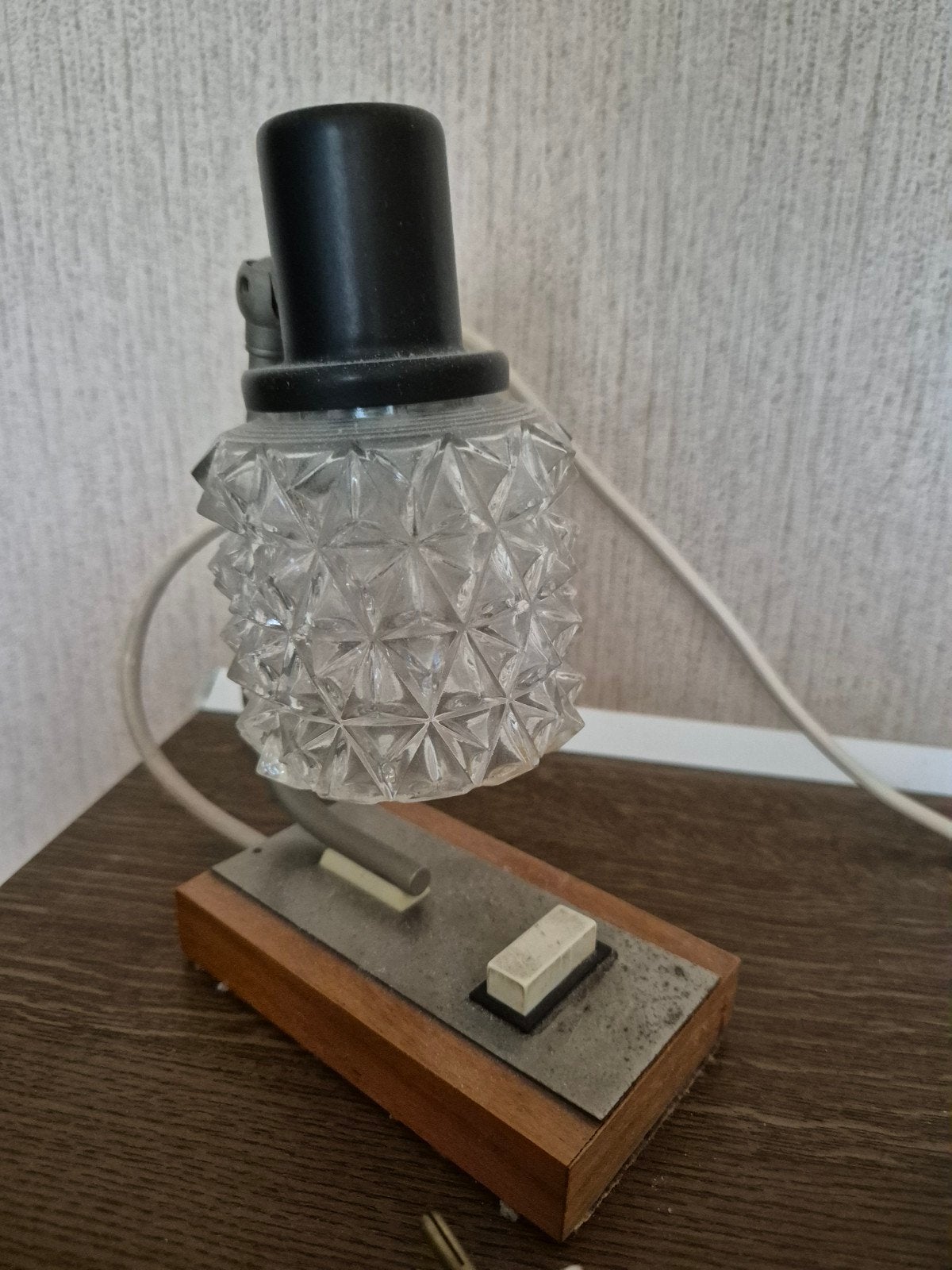 Retro vintage tafellampje met glazen kap, Antiek en Kunst, Antiek | Lampen, Ophalen of Verzenden