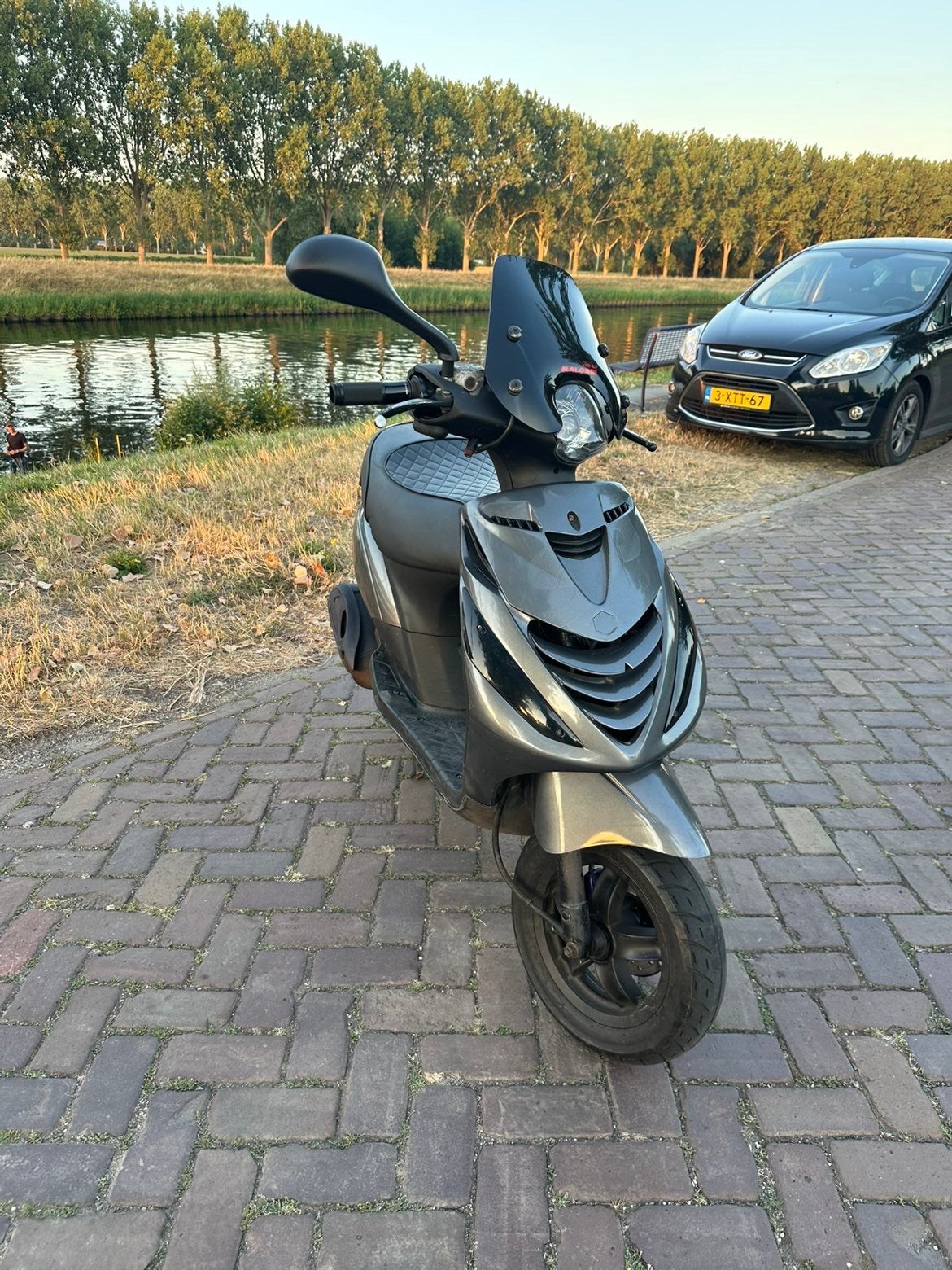 Mooie piaggio zip Brom, Ophalen, Maximaal 45 km/u, Zip, Zo goed als nieuw