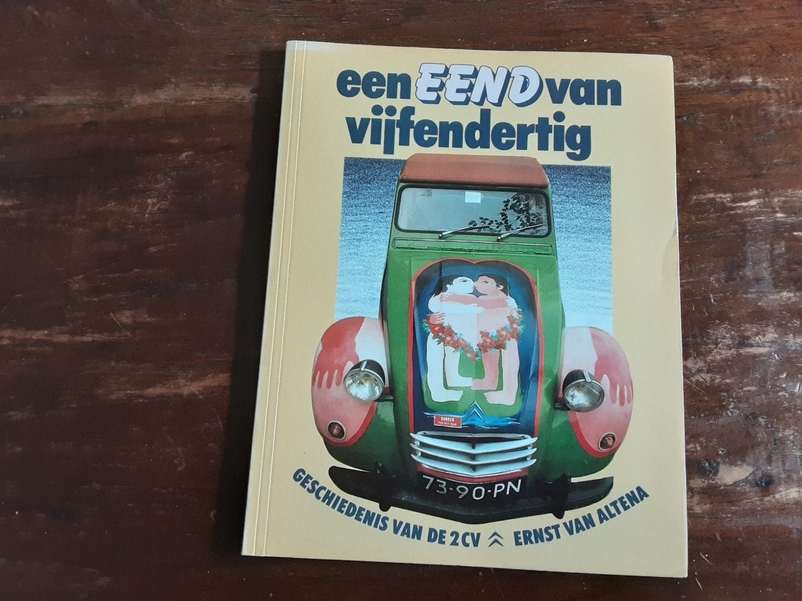 Boek eendje  auto 2 cv 4, Ophalen of Verzenden