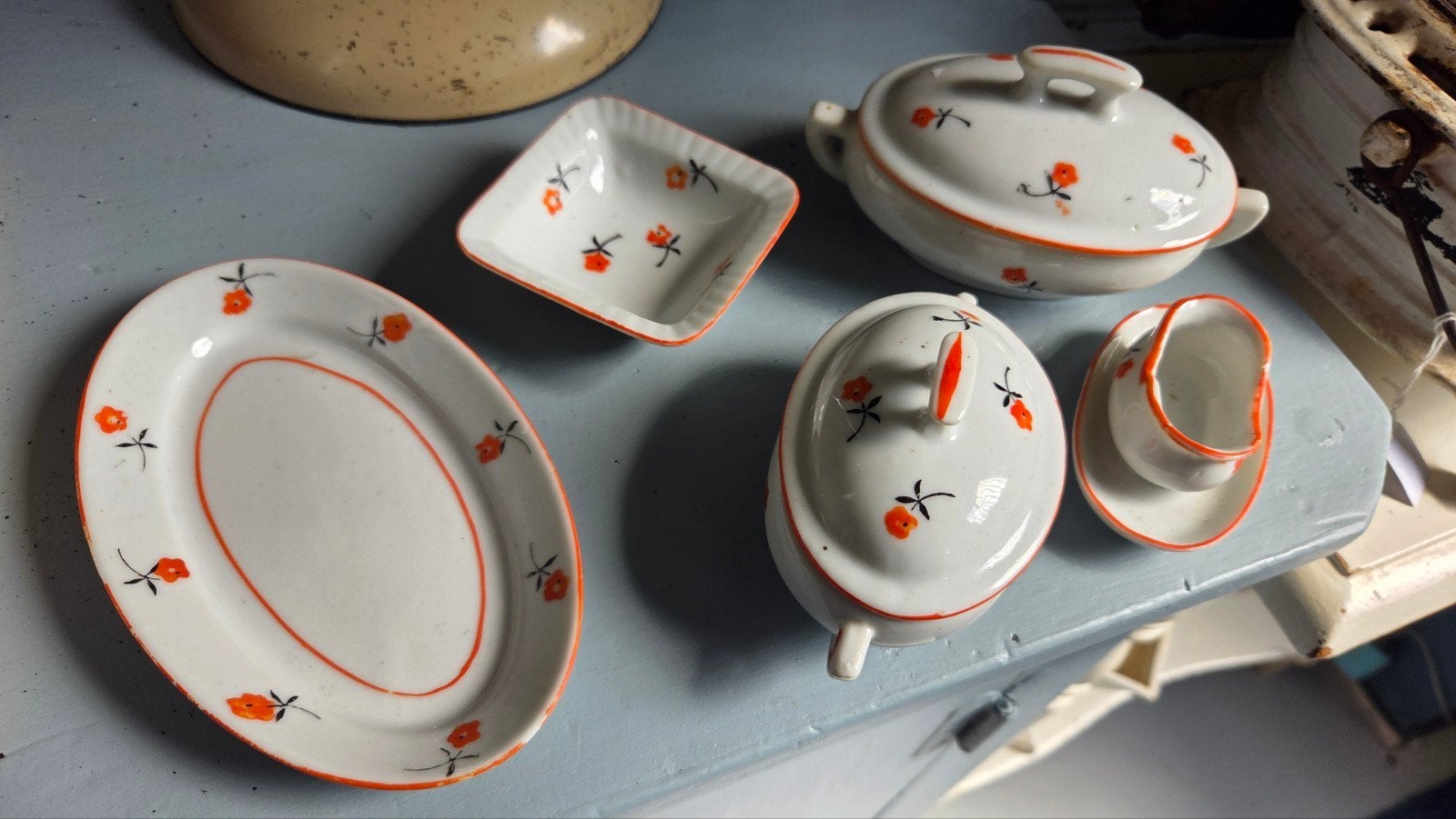 5 delig kinder servies met bloemmotief, Antiek en Kunst, Curiosa en Brocante, Ophalen of Verzenden