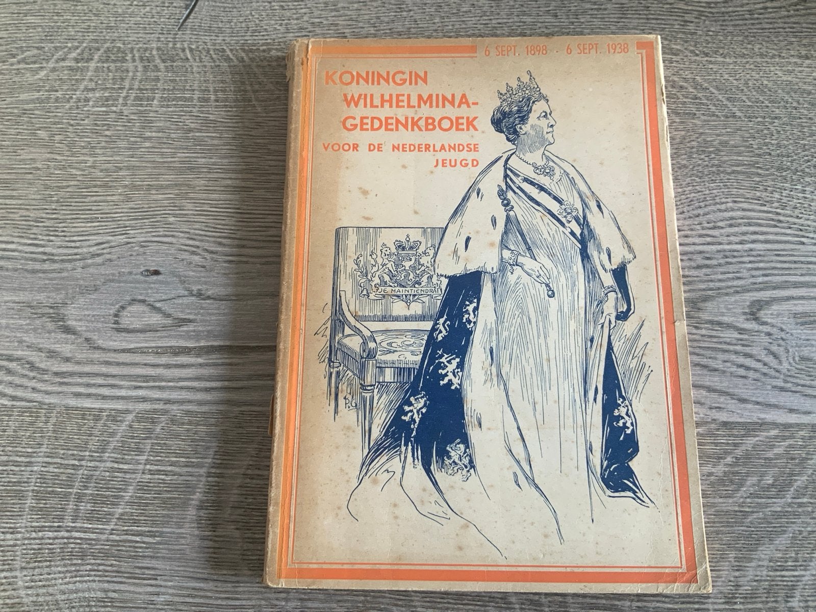 Koningin Wilhelmina Gedenkboek 1898-1938, Ophalen of Verzenden, Gelezen, Non-fictie