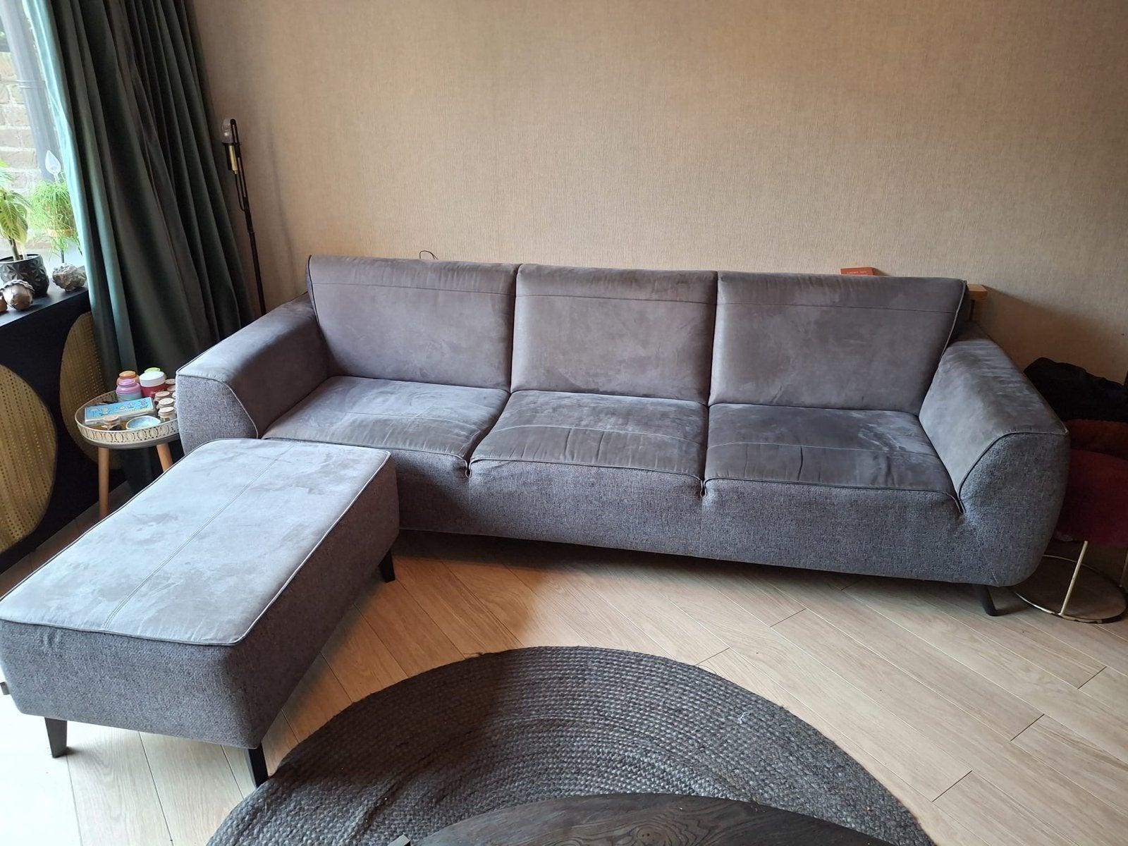 Comfortabele 3-persoonsbank met hocker - Grijs, Ophalen, Gebruikt, Driepersoons, 75 tot 100 cm