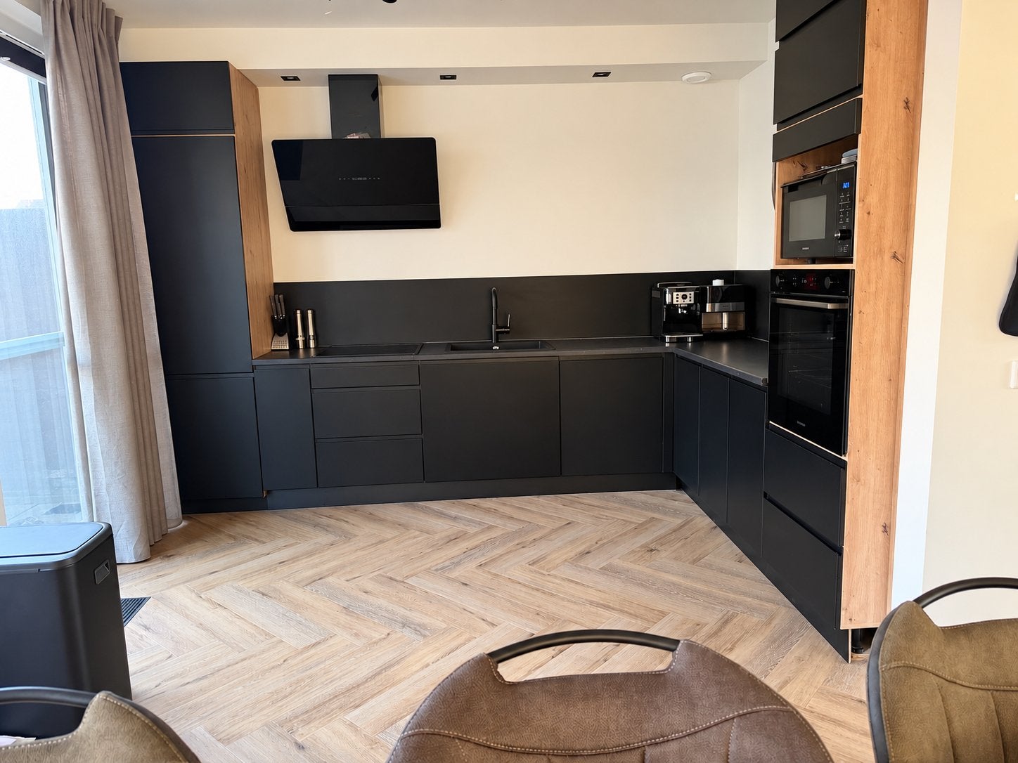 Complete keuken incl. apparatuur - ruim 3,5 jaar oud - wk 44, Ophalen, Gebruikt, Overige materialen, Zwart