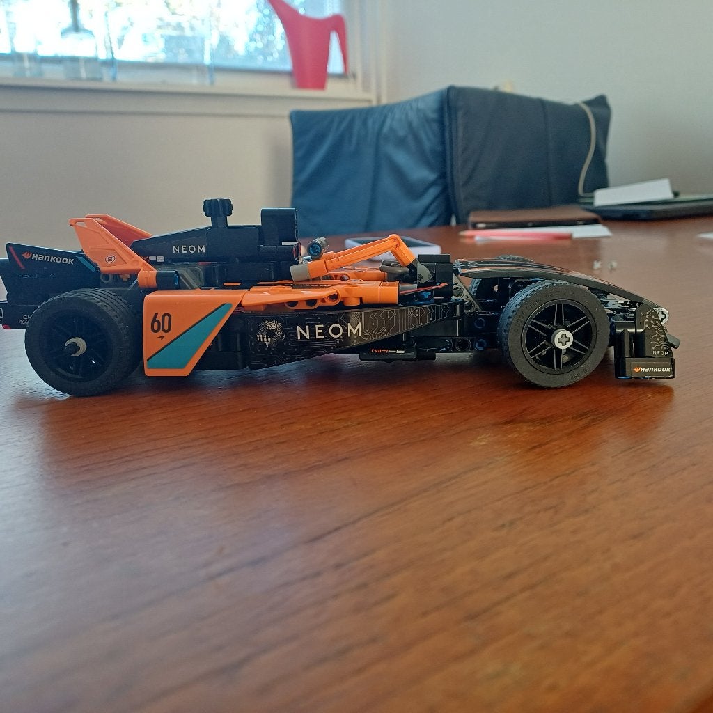 Lego Neom Mclaren, Auto, Groter dan 1:32, Zo goed als nieuw, Ophalen