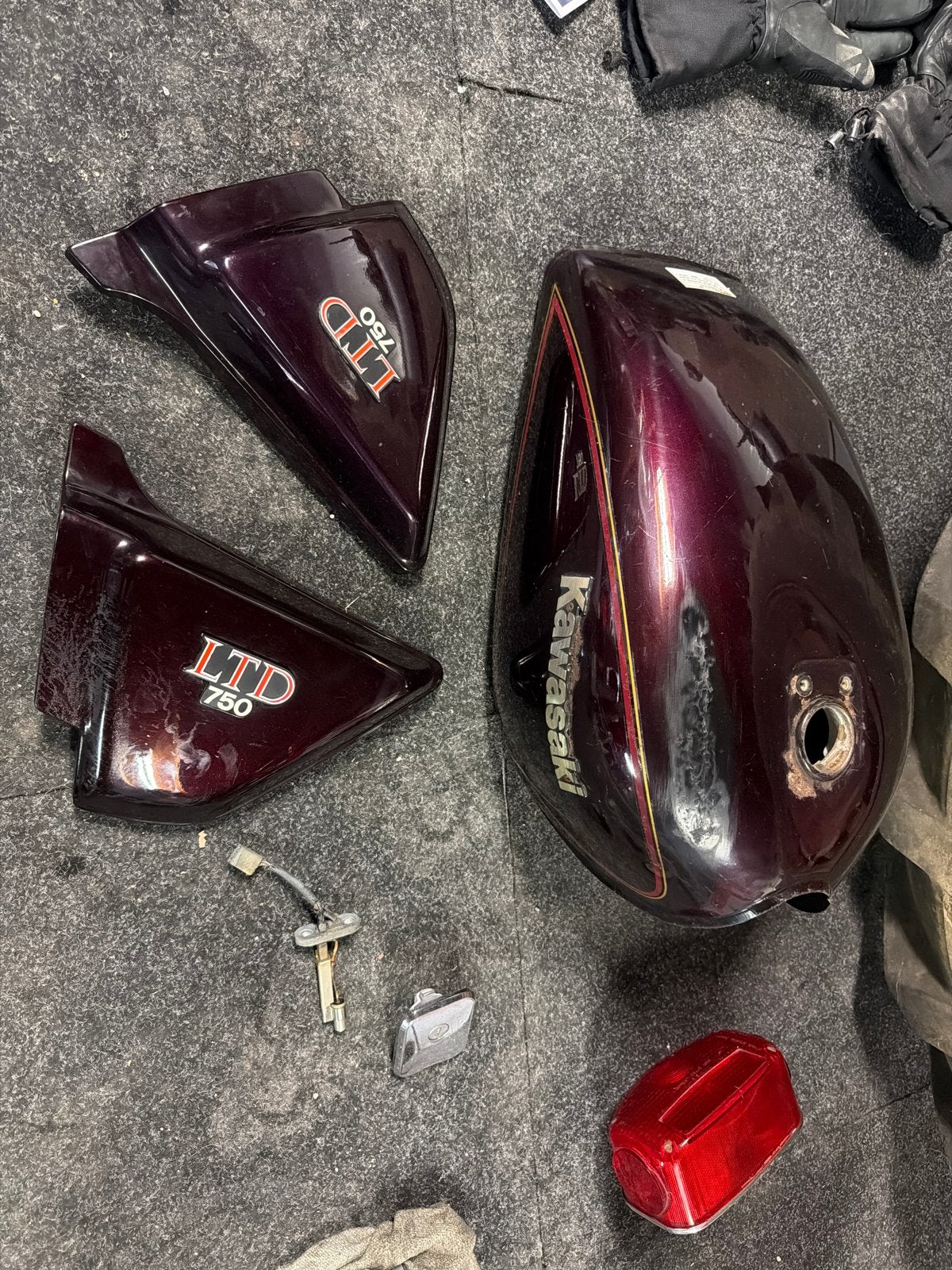 Kawasaki LTD 750 onderdelen: tank, zijpanelen, achterlicht, Ophalen of Verzenden, Gebruikt