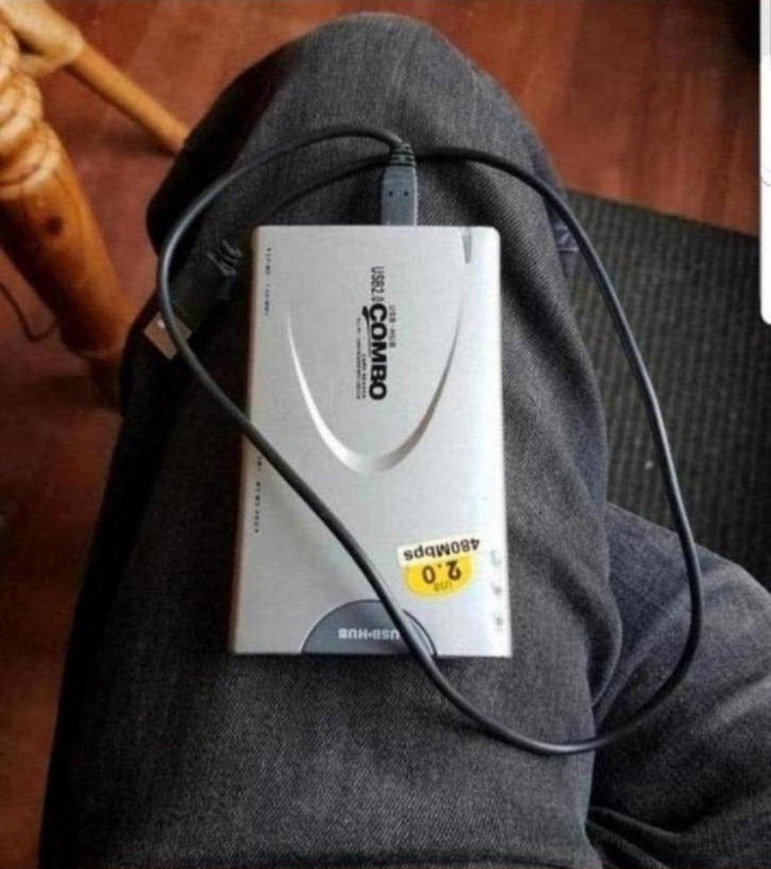 Alles-in-één combo-kaartlezer met 3-poorts USB-hub bieden

A, Ophalen of Verzenden, Zo goed als nieuw