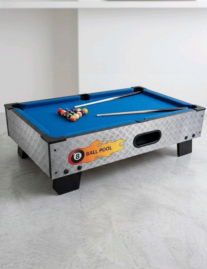 Kleine pooltafel met stokken en ballen, Sport en Fitness, Ophalen, Gebruikt, Pooltafel