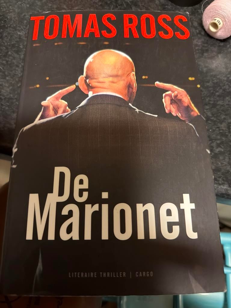 WK6.    Tomas Ross - De marionet, Ophalen of Verzenden, Zo goed als nieuw, Nederland, Tomas Ross