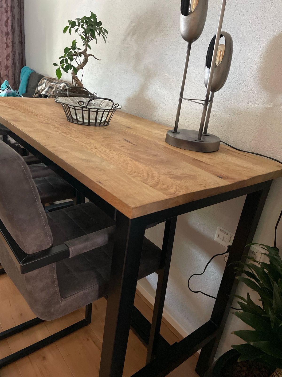 Bartafel met 4 krukken - robuust en stijlvol mangohout, Huis en Inrichting, Barren, Ophalen, Zo goed als nieuw, Inclusief barstoelen