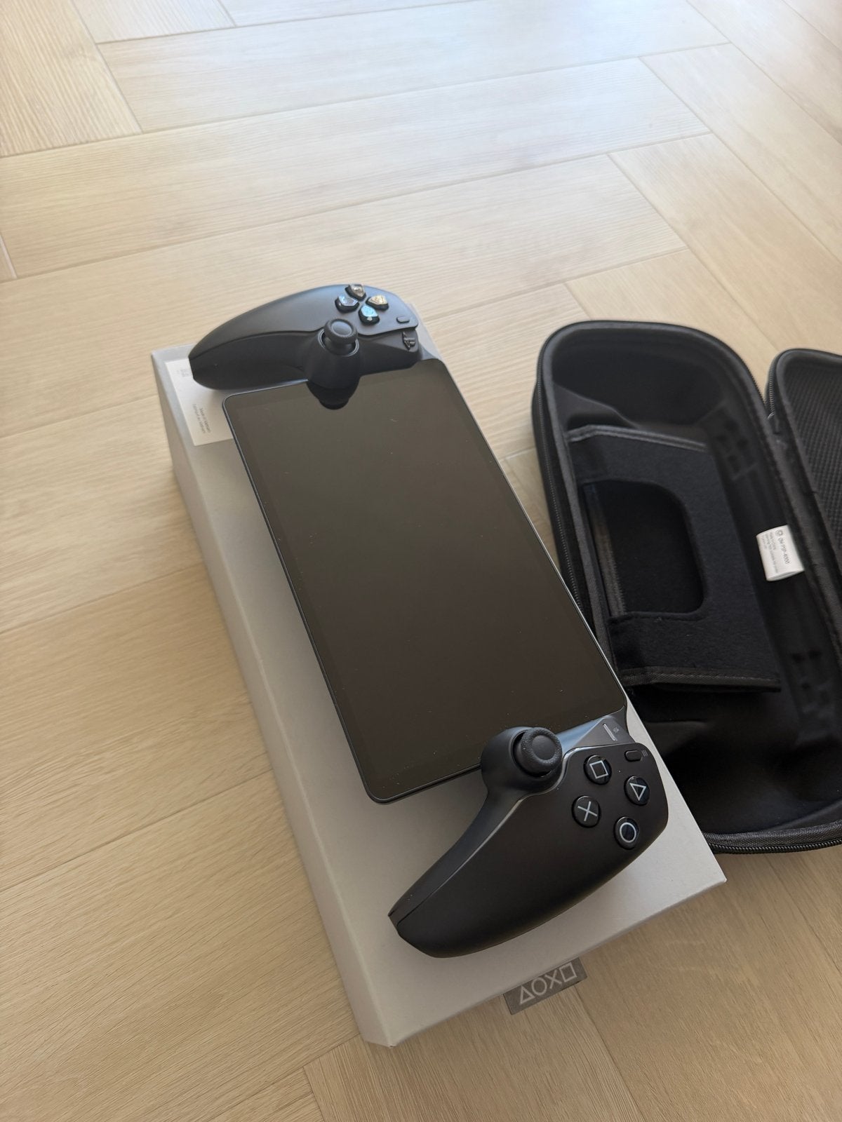Foto 3 van PlayStation Portal Remote Player met hoesje
