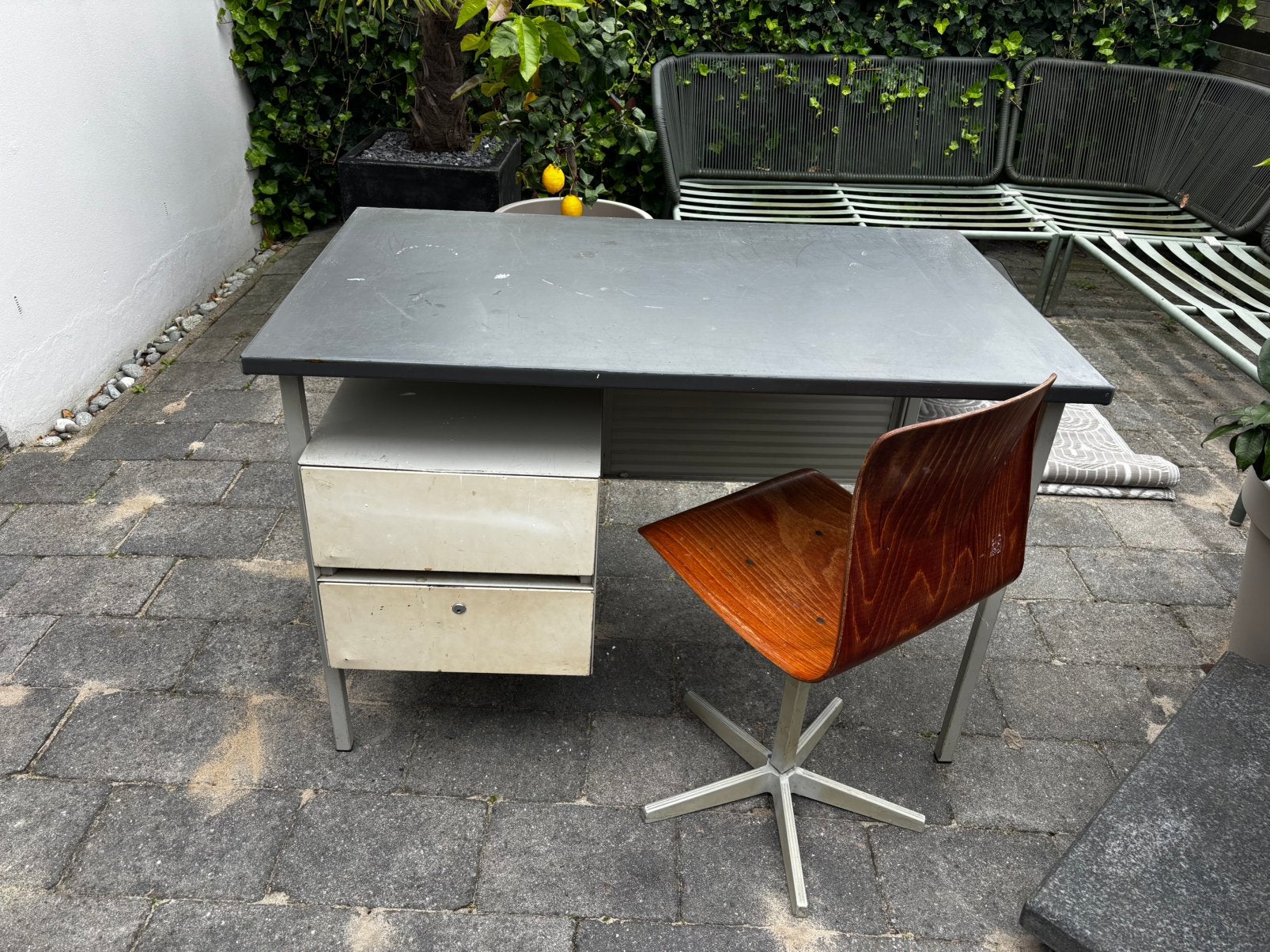 Vintage “gispen” bureau met stoel, Huis en Inrichting, Bureaus, Ophalen, Gebruikt