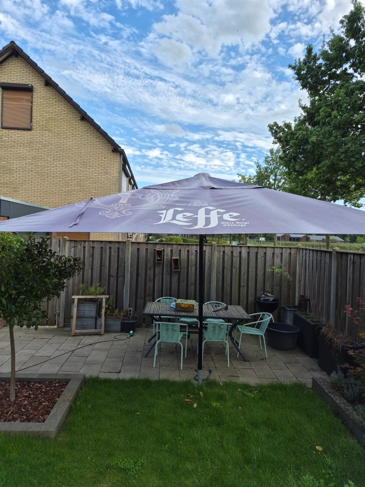 Horeca Leffe Parasol 4x4m met Grondanker, Ophalen, Gebruikt, Meer dan 4 meter, Stokparasol