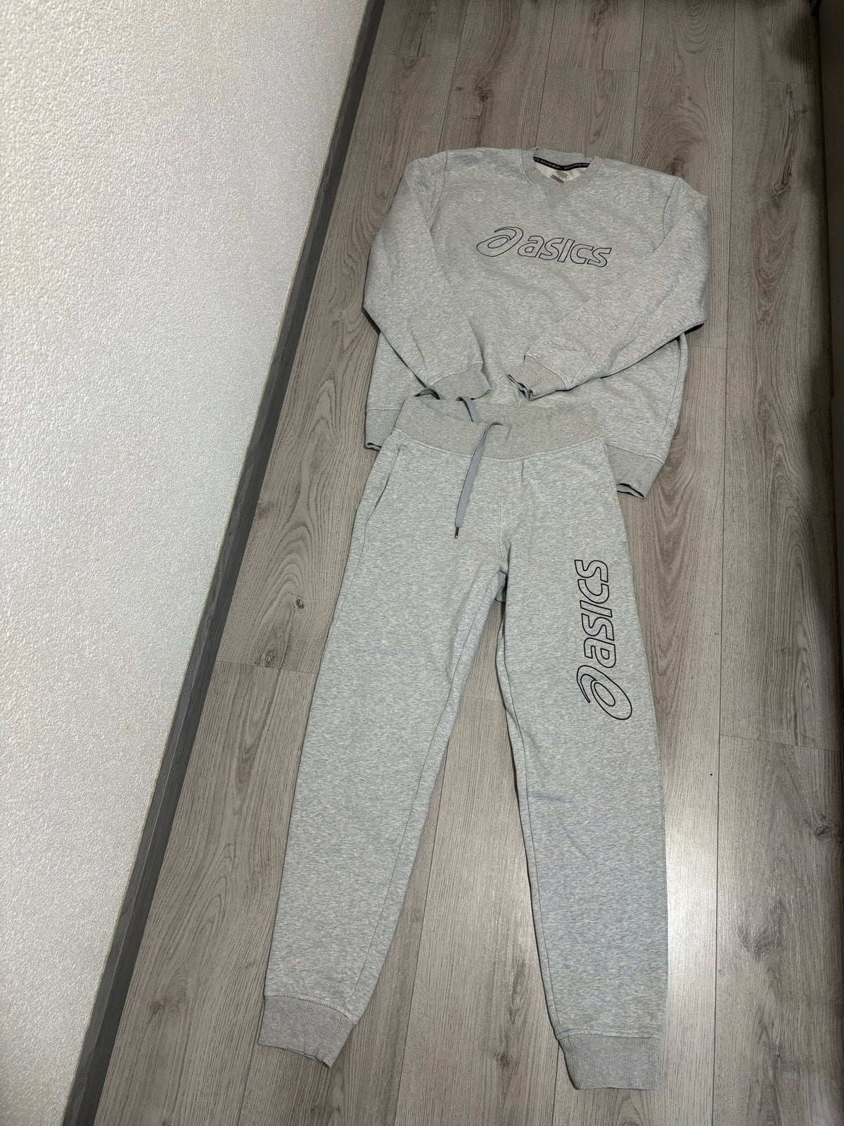 Asics trainingspak grijs - sweater en joggingbroek, Ophalen of Verzenden, Zo goed als nieuw
