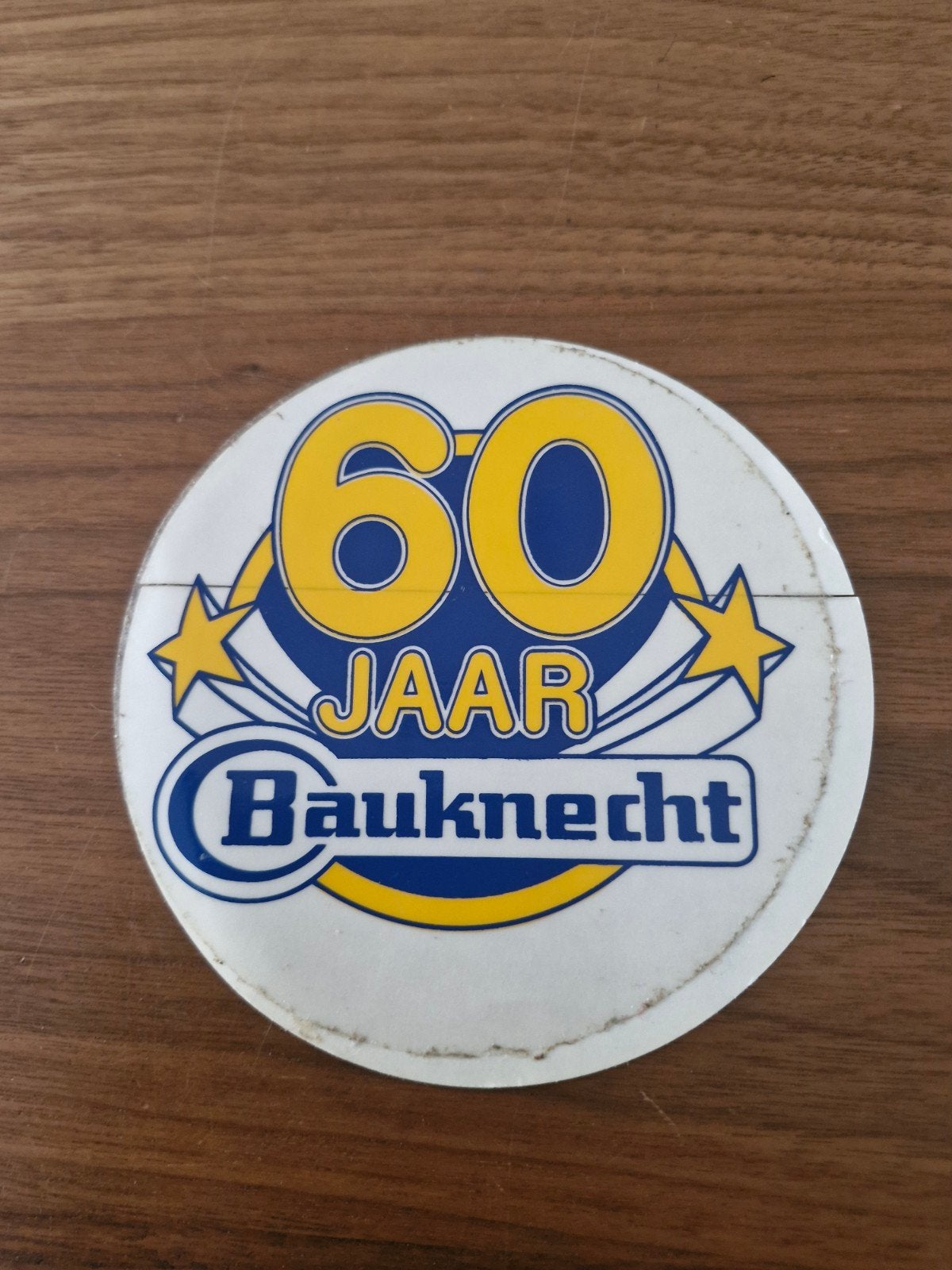 871 Sticker 60 Jaar Bauknecht - 13,5 cm doorsnede, Ophalen of Verzenden, Gebruikt, Merk