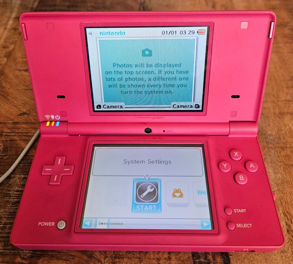 Nintendo DSi - Roze - 2008 - met Speedlink case, Spelcomputers en Games, Ophalen of Verzenden, Gebruikt, Roze, Dsi