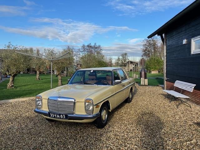 Mercedes-Benz 200-280 (W115) 200 D W 115 originele nette sta, Auto's, Achterwielaandrijving, 54 pk, Leder en Stof, Bruin
