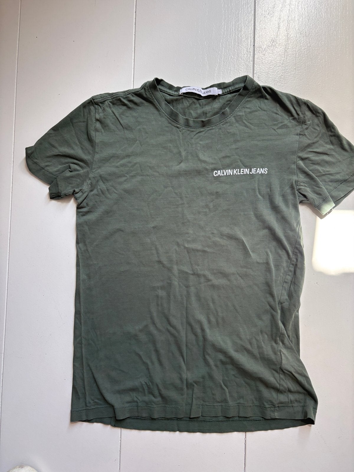 Calvin Klein Jeans jongens t-shirt - Olijfgroen - Maat S, Ophalen of Verzenden, Zo goed als nieuw, Jongen, Shirt of Longsleeve