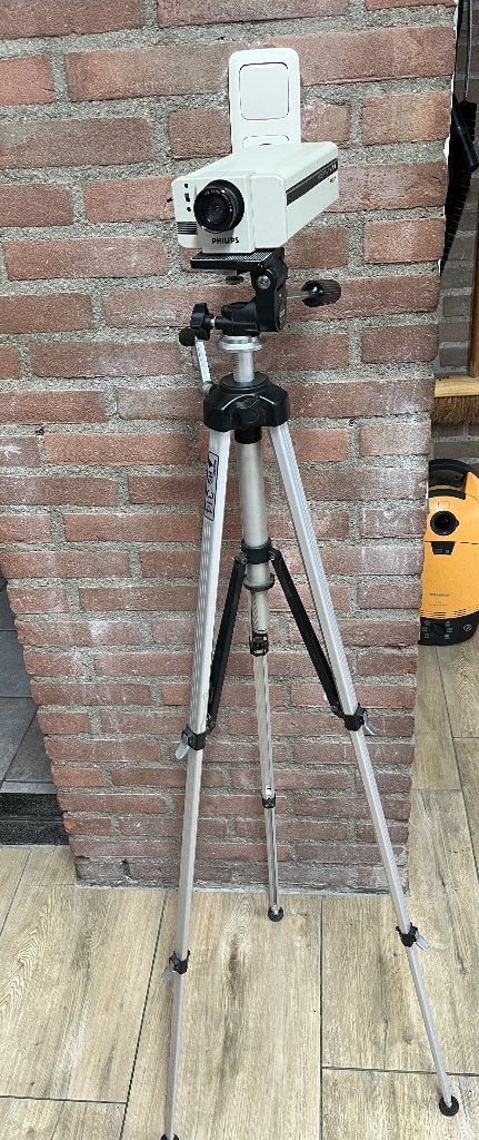 Vintage Philips VK4902 bewakingscamera camera met statief, Ophalen of Verzenden, Gebruikt, Binnencamera
