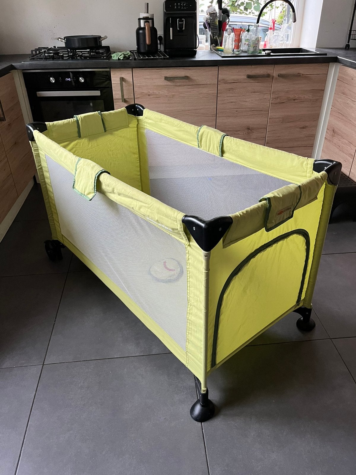Campingbedje met matrasje, Ophalen, Zo goed als nieuw, Reisbedje