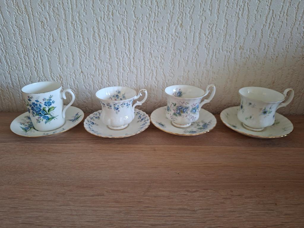 Vier mooie kopjes van Royal Albert in blauw tinten, Antiek en Kunst, Ophalen of Verzenden
