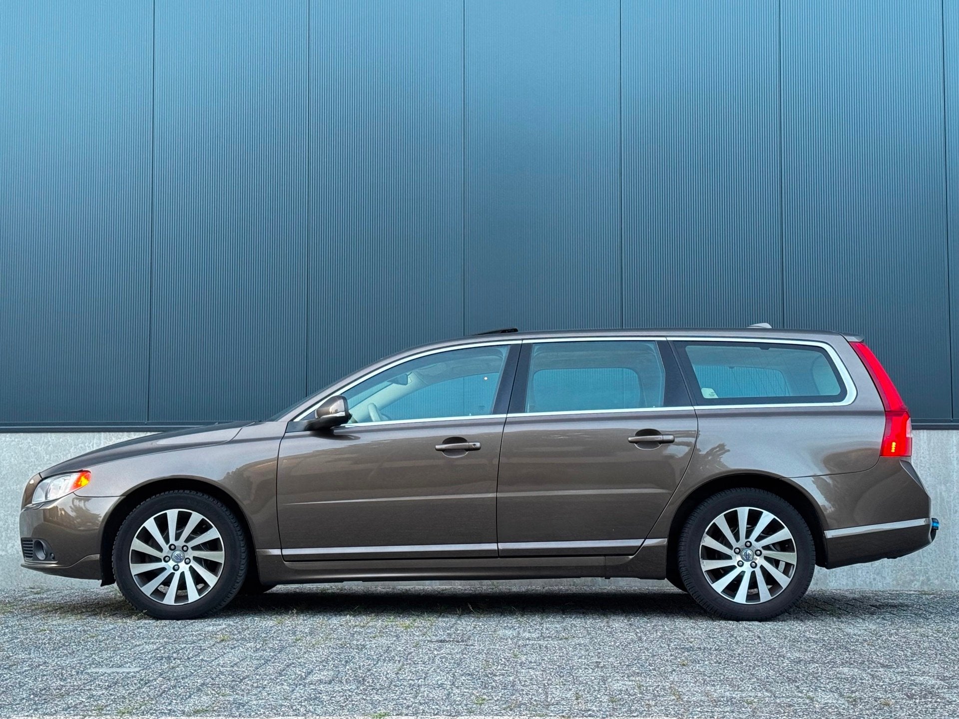 Volvo V70 1.6 T4 Limited Edition|SCHUIFDAK|AUT|LEDER|NAVI|XE, Auto's, Volvo, 4 cilinders, Bruin, 1600 kg, 84 €/maand