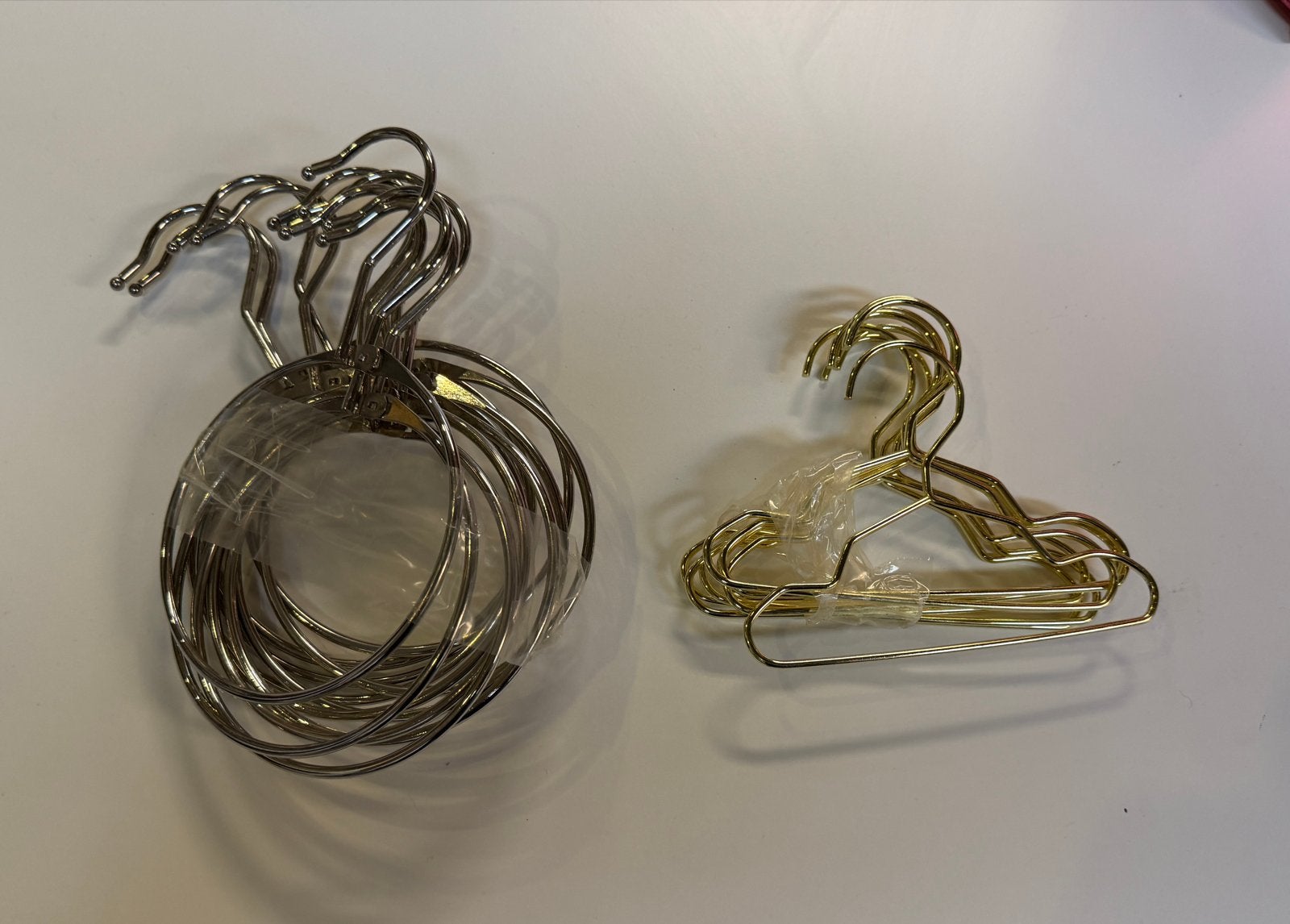 21 Sjaalhangers: 12 Zilver Rond & 9 Gouden Kledinghangers, Kleding | Dames, Kledinghangers, Ophalen of Verzenden, Nieuw, Metaal