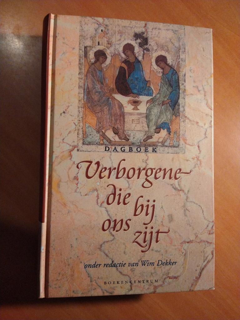 Dekker, Wim (redactie). Verborgene die bij ons zijt, Ophalen of Verzenden, Zo goed als nieuw