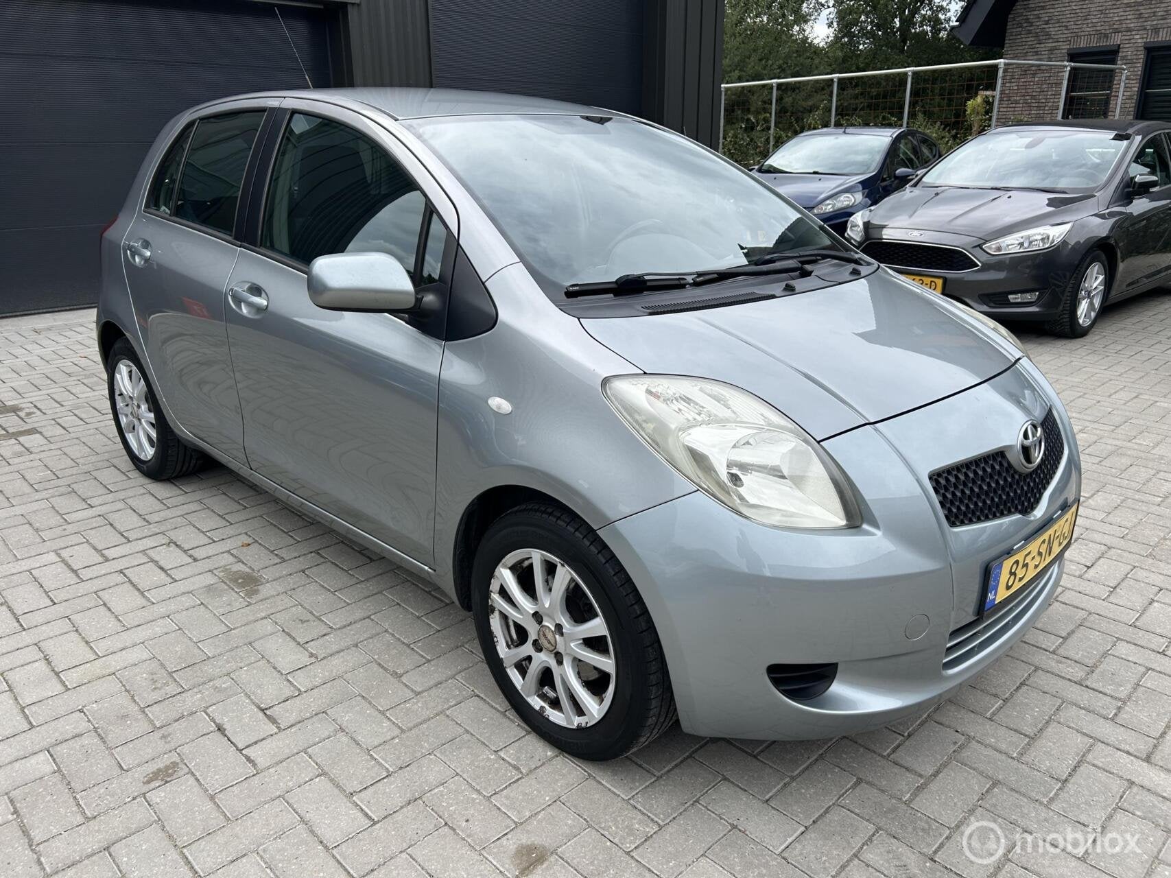 Toyota Yaris 1.3 VVTi Sol Airco 5 DRS, Auto's, 4 cilinders, 995 kg, 547 kg, Origineel Nederlands
