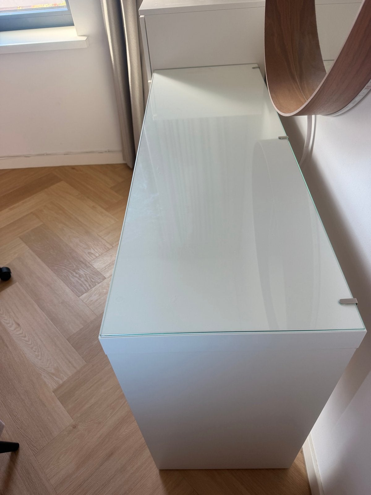 Malm Toilettafel / makeuptafel / bureau met glasplaar, Huis en Inrichting, Ophalen, 120 cm, Zo goed als nieuw, IKEA