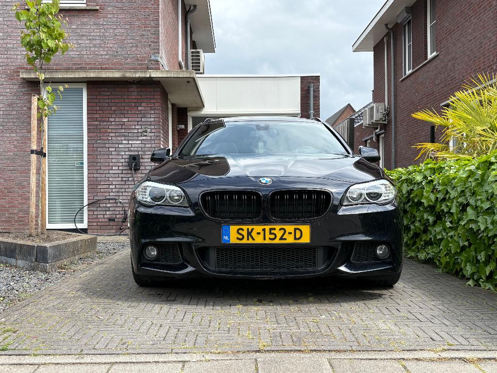 BMW 5-Serie 530D 190KW Touring Aut8 2013 Zwart, Auto's, BMW, Automaat, Euro 5, Achterwielaandrijving, Zwart