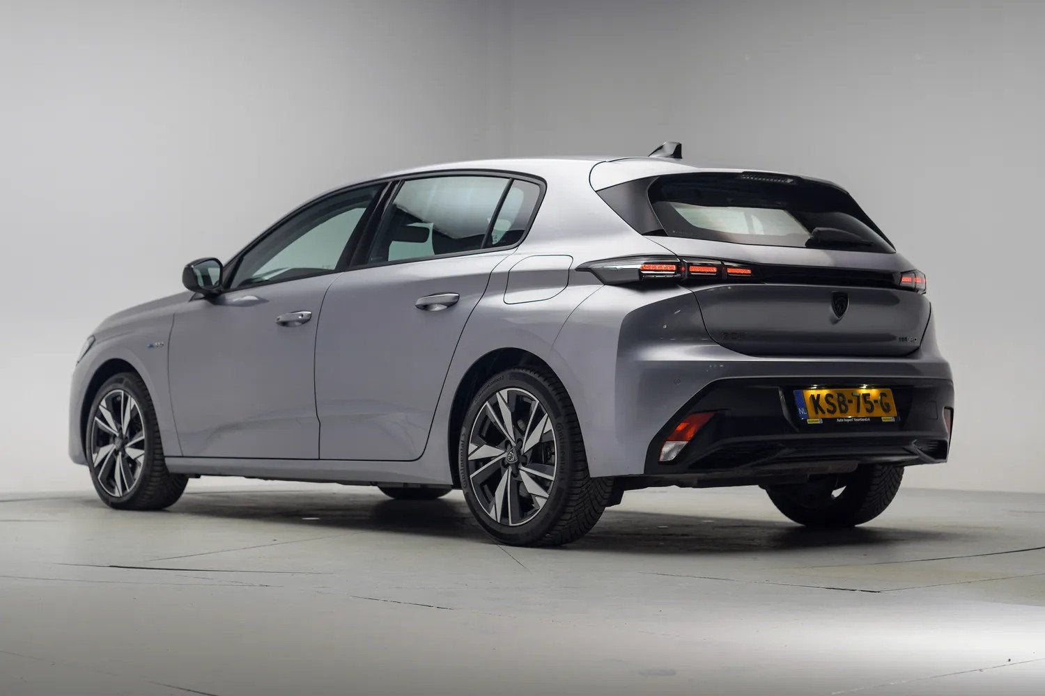 Peugeot 308 1.6 Plug-in Hybrid SOH 94,4% Active Pack 180 Aut, Auto's, Automaat, Gebruikt, 4 cilinders, Bedrijf