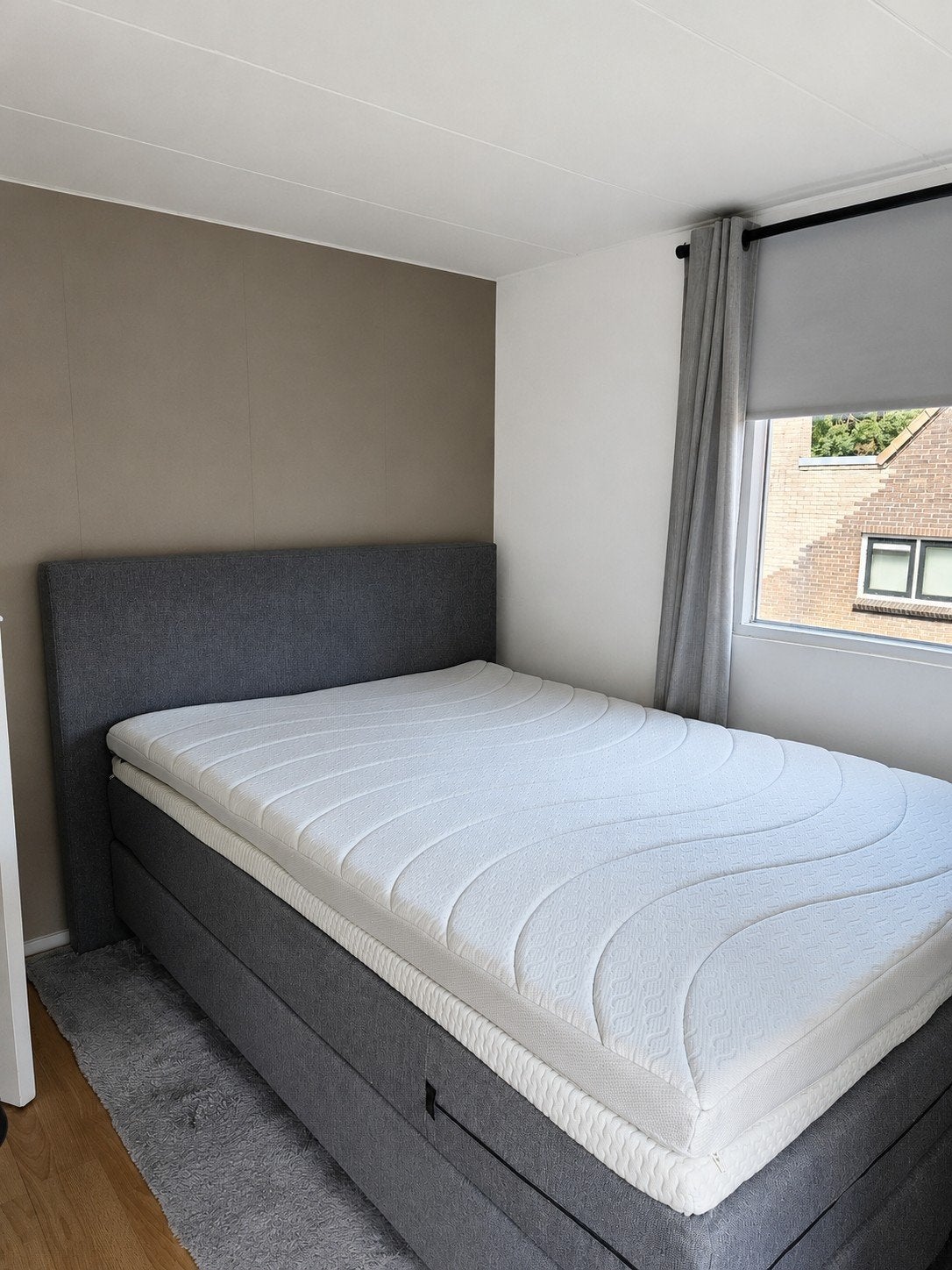 Twijfelaar, 140cm bij 200cm ,grijs, Huis en Inrichting, Slaapkamer | Boxsprings, Ophalen, 140 cm, Zo goed als nieuw, Twijfelaar