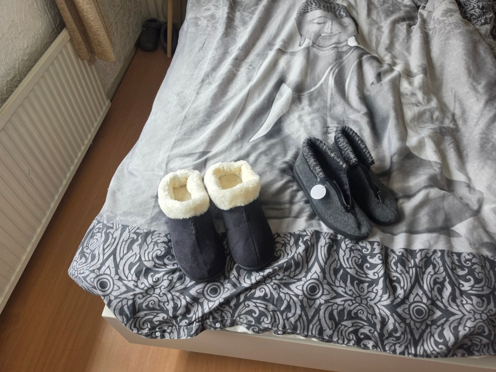 2 paar dames sloffen/pantoffels zie foto,s., Kleding | Dames, Ophalen, Nieuw, Pantoffels of Sloffen