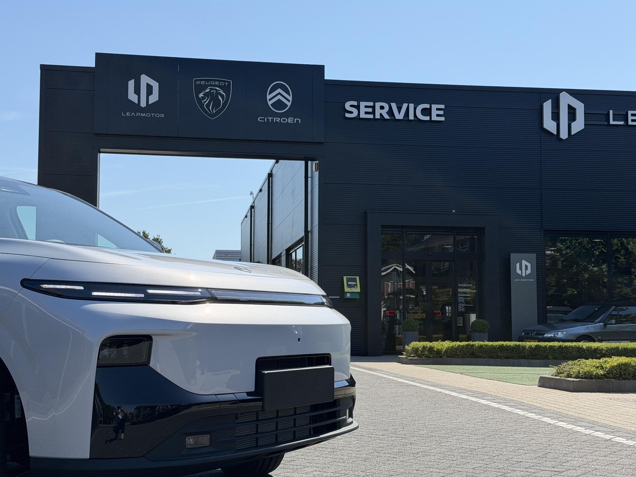 Leapmotor B10 Design Hybrid EV 18.8 kWh 218PK Automaat Navig, Auto's, 12 maanden, Achterwielaandrijving, 4 cilinders, Hybride Elektrisch/Benzine
