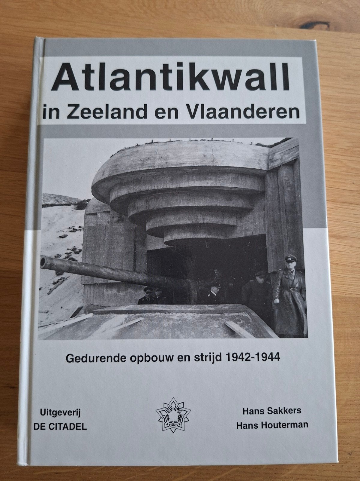 Atlantikwall in Zeeland en Vlaanderen - Boek WOII, Boeken, Oorlog en Militair, Tweede Wereldoorlog, Ophalen of Verzenden, Zo goed als nieuw