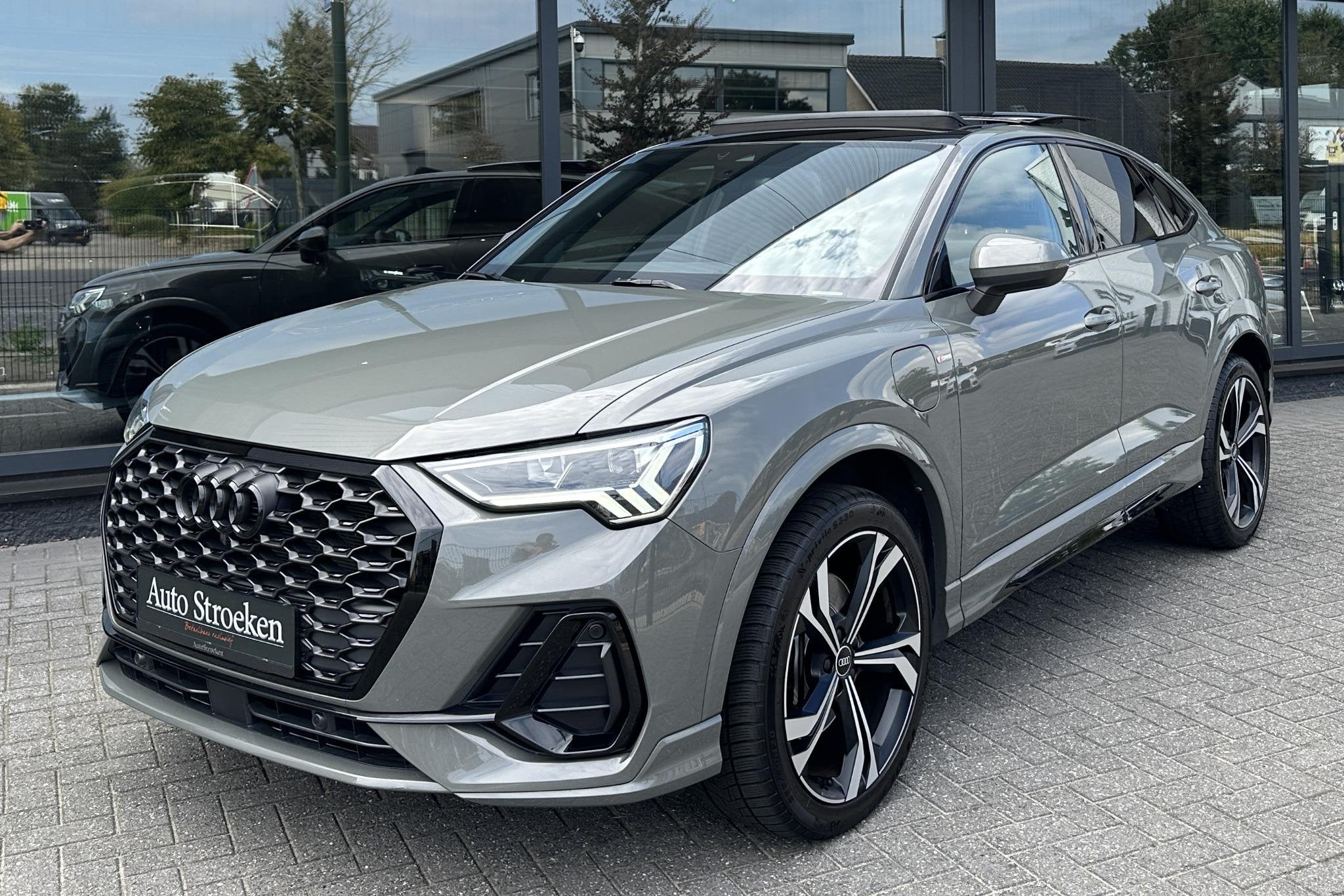 Foto 3 van Audi Q3 Sportback 45 TFSIe S-Line Pano Sonos Matrix Sfeer Ca