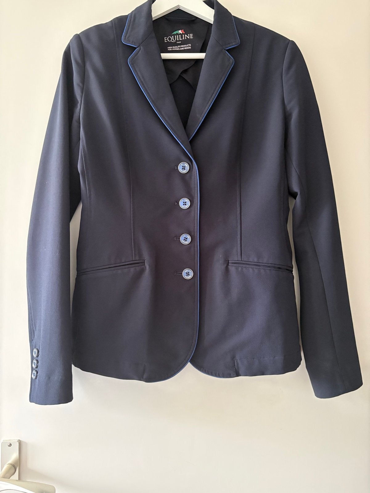 Equiline Wedstrijdjasje Maat 36 - Donkerblauw met blauwe det, Dieren en Toebehoren, Paardrijkleding, Blauw, Ophalen of Verzenden