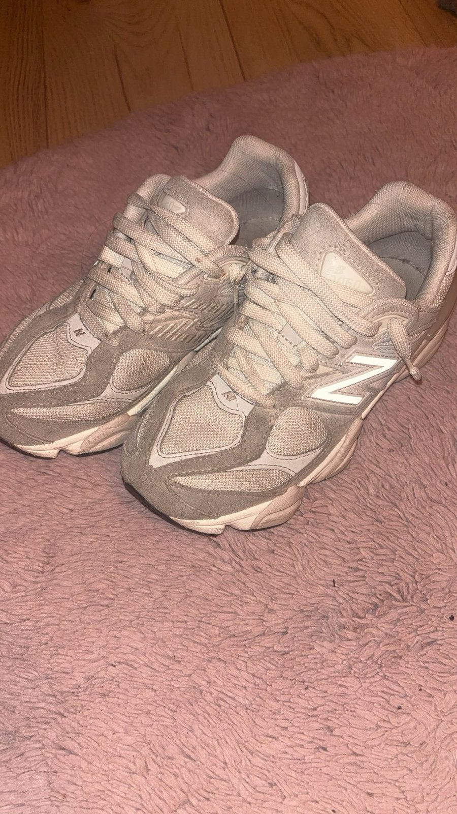 Beige new balance 9060, Sport en Fitness, Basketbal, Ophalen of Verzenden, Zo goed als nieuw, Schoenen