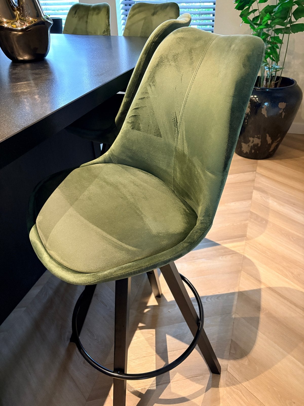 Set van 4 Groene Fluweel Barkrukken - Zo goed als nieuw, Huis en Inrichting, Barkrukken, Ophalen, Met voetsteun, Zo goed als nieuw