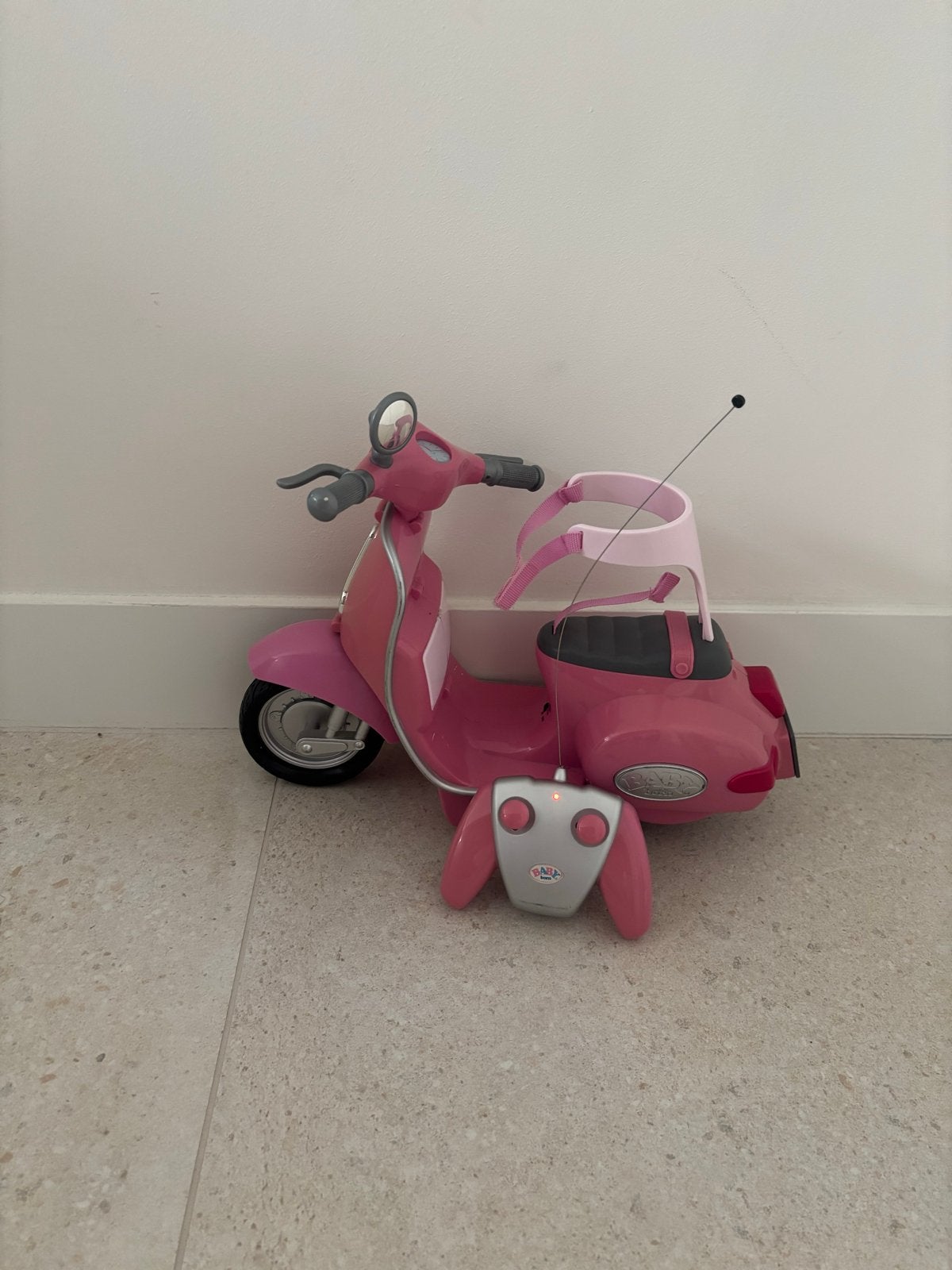 Baby Born scooter met afstandsbediening, Kinderen en Baby's, Ophalen, Gebruikt, Afstandsbediening
