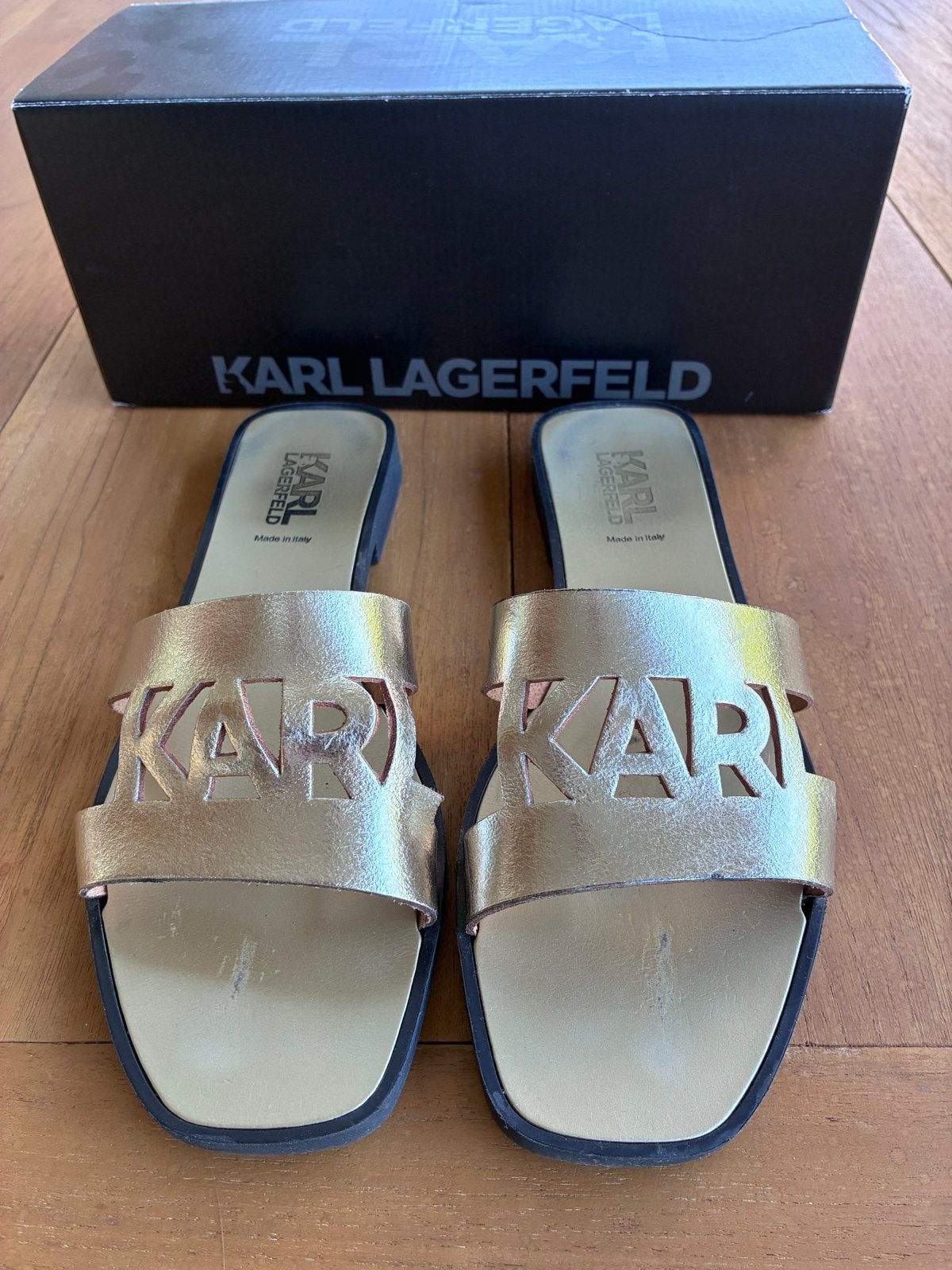 Karl Lagerfeld sandalen goud maat 39, Ophalen of Verzenden, Gedragen, Overige kleuren, Slippers
